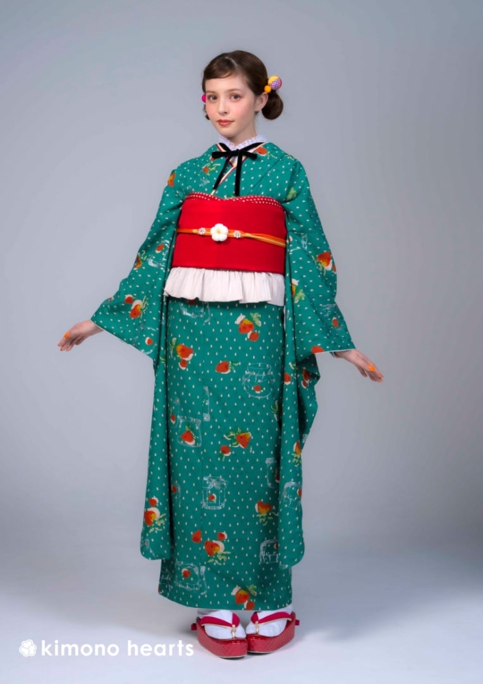 【キモノハーツ】成人式の振袖レンタル・購入 卒業式の袴レンタル 【レトロモダン】　緑　エメラルドグリーン　苺　いちご　加藤ナナ　カラフル　派手　キッチュ　ポップ　個性的　かわいい　昭和　最新トレンドのかわいいお洒落な振袖をお安くお得に　KH-394