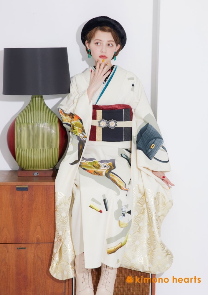 【キモノハーツ】成人式の振袖レンタル・購入 卒業式の袴レンタル 【レトロモダン】 白 香水 鞄 ファッション ワイン 加藤ナナ カラフル 派手 キッチュ ポップ 個性的 かわいい 昭和 最新トレンドのかわいいお洒落な振袖をお安くお得に FL-B107