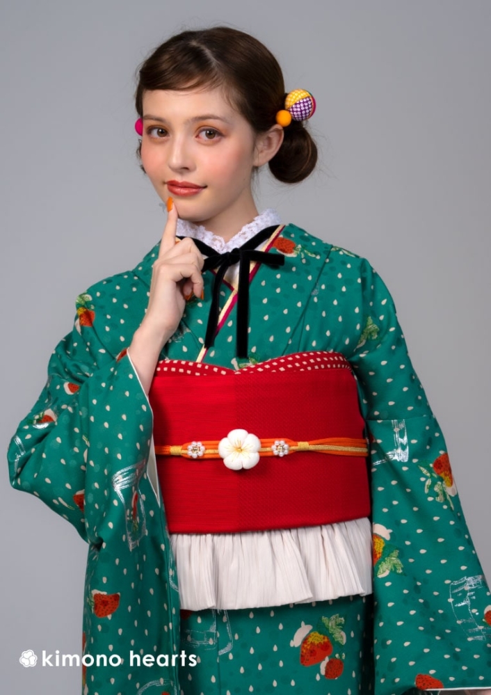 【キモノハーツ】成人式の振袖レンタル・購入 卒業式の袴レンタル 【レトロモダン】　緑　エメラルドグリーン　苺　いちご　加藤ナナ　カラフル　派手　キッチュ　ポップ　個性的　かわいい　昭和　最新トレンドのかわいいお洒落な振袖をお安くお得に　KH-394
