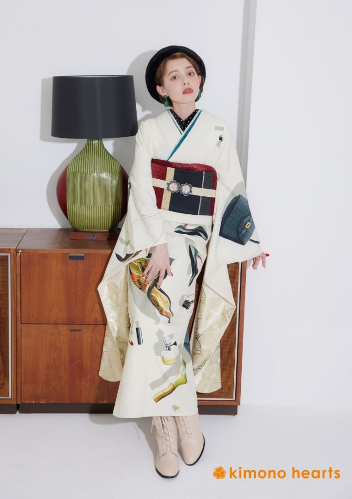 【キモノハーツ】成人式の振袖レンタル・購入 卒業式の袴レンタル 【レトロモダン】 白 香水 鞄 ファッション ワイン 加藤ナナ カラフル 派手 キッチュ ポップ 個性的 かわいい 昭和 最新トレンドのかわいいお洒落な振袖をお安くお得に FL-B107