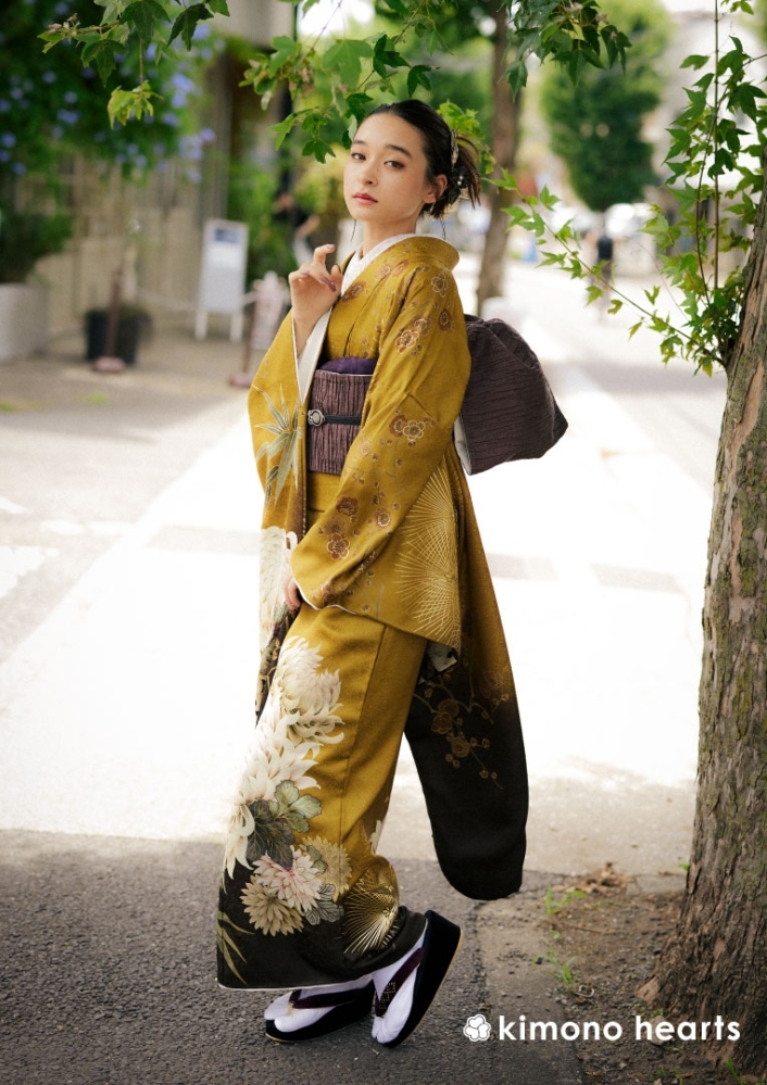 【キモノハーツ】成人式の振袖レンタル・購入 卒業式の袴レンタル 【モードスタイル】 からし 黄色 マスタード 黒 ぼかし 花 菊 梅 かっこいい クール 弓ライカ シンプル 最先端 都会的 シック 大人 二十歳の集い 最新トレンドのかわいいお洒落な振袖をお安くお得に FL-B316