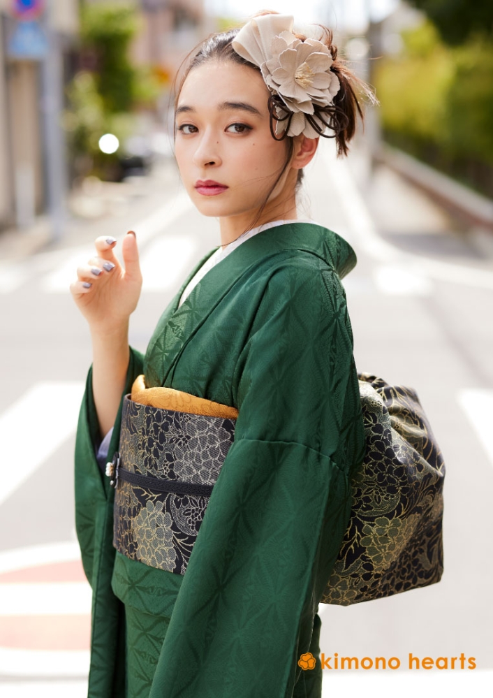 【キモノハーツ】成人式の振袖レンタル・購入 卒業式の袴レンタル 【モードスタイル】　深緑　牡丹　弓ライカ　シンプル　最先端　都会的　シック　大人　クール　かっこいい　二十歳の集い　最新トレンドのかわいいお洒落な振袖をお安くお得に FL-B301