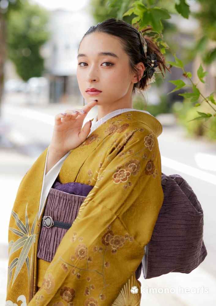 【キモノハーツ】成人式の振袖レンタル・購入 卒業式の袴レンタル 【モードスタイル】　からし　黄色　マスタード　黒　ぼかし　花　菊　梅　かっこいい　クール　弓ライカ　シンプル　最先端　都会的　シック　大人　二十歳の集い　最新トレンドのかわいいお洒落な振袖をお安くお得に FL-B316