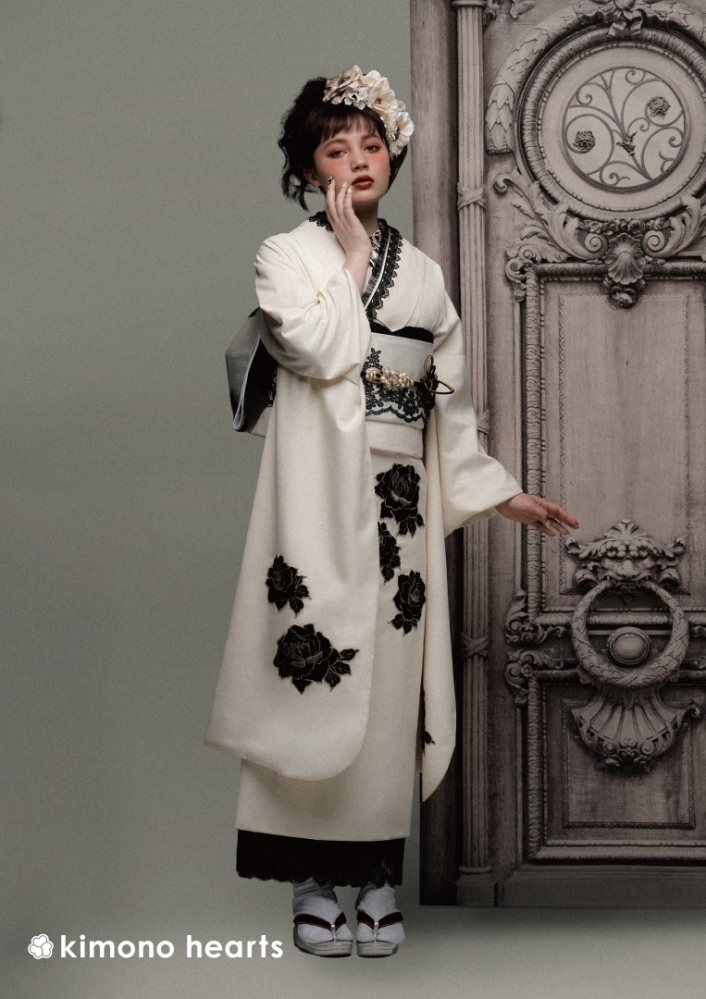 【キモノハーツ】成人式の振袖レンタル・購入 卒業式の袴レンタル 【ゴシック】白 黒 モノトーン シンプル 無地 刺繍 ロリータ シック ジュリアンヌ ダーク ドーリー ゴスロリ パンク 中世 ドール はたちの集い 最新トレンドのかわいいお洒落な振袖をお安くお得に KH-320