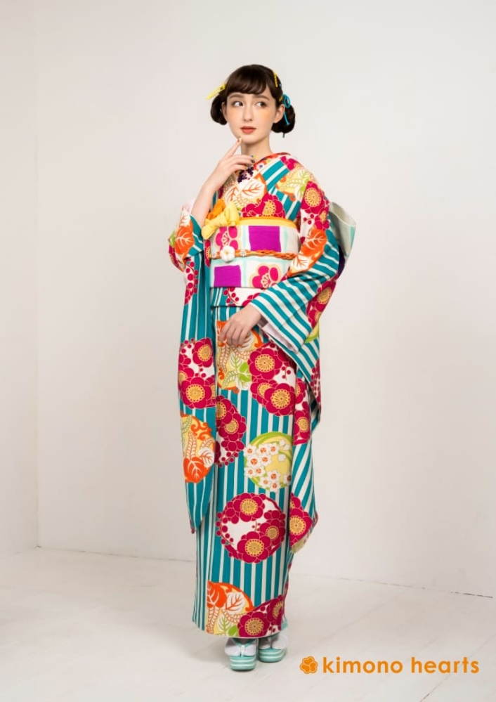 【キモノハーツ】成人式の振袖レンタル・購入 卒業式の袴レンタル 【レトロモダン】 ターコイズブルー 青 ピンク 梅 LARME掲載 ジゼル愛華 加藤ナナ カラフル 派手 キッチュ ポップ 個性的 かわいい 昭和 はたちの集い 最新トレンドのかわいいお洒落な振袖をお安くお得に KH-227