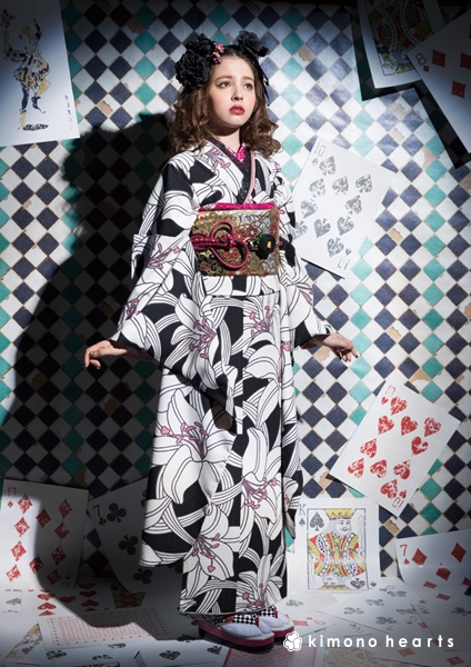 【キモノハーツ】成人式の振袖レンタル・購入 卒業式の袴レンタル 【ゴシック】　白　黒　モノトーン　ピンク　百合　加藤ナナ　ダーク　ドーリー　ゴスロリ　パンク　中世　ドール　最新トレンドのかわいいお洒落な振袖をお安くお得に　FL-5107