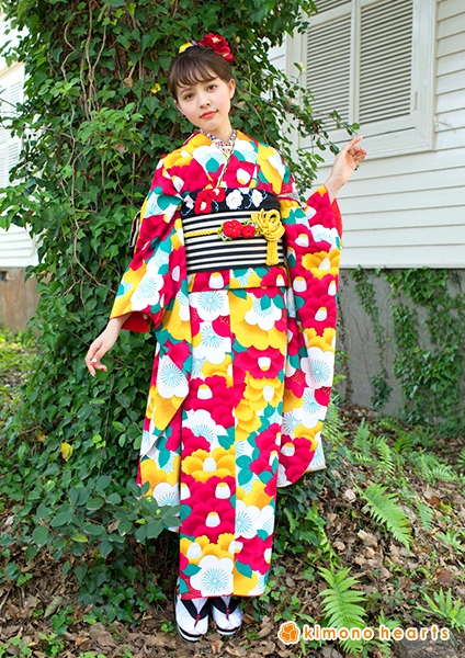 【キモノハーツ】成人式の振袖レンタル・購入 卒業式の袴レンタル 【レトロモダン】　赤　黄色　山吹色　白　LARME掲載　椿　梅　タカハシマイ　加藤ナナ　アンティーク　カラフル　派手　キッチュ　ポップ　個性的　かわいい　昭和　最新トレンドのかわいいお洒落な振袖をお安くお得に　KH-115　二十歳の集い