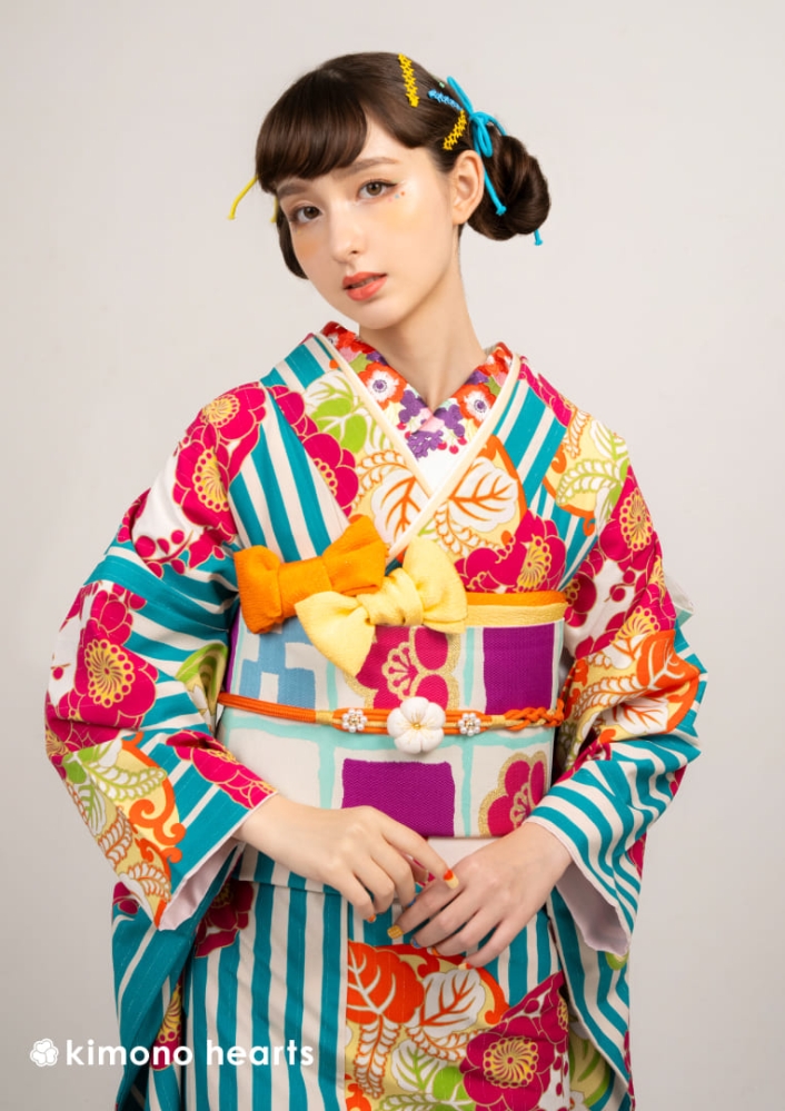 【キモノハーツ】成人式の振袖レンタル・購入 卒業式の袴レンタル 【レトロモダン】 ターコイズブルー 青 ピンク 梅 LARME掲載 ジゼル愛華 加藤ナナ カラフル 派手 キッチュ ポップ 個性的 かわいい 昭和 はたちの集い 最新トレンドのかわいいお洒落な振袖をお安くお得に KH-227