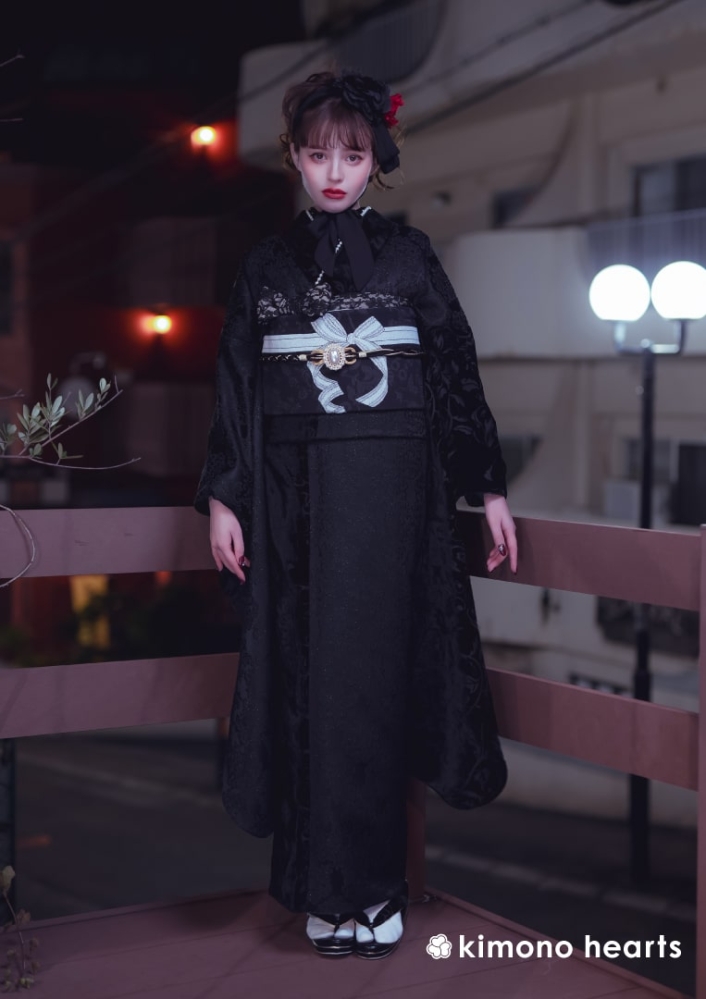 成人式 ゴシック 黒 無地 柄少なめ 加藤ナナ ブリッジマン遊七 南琴奈 ダーク ドーリー ゴスロリ 振袖 洋風 二十歳の集い