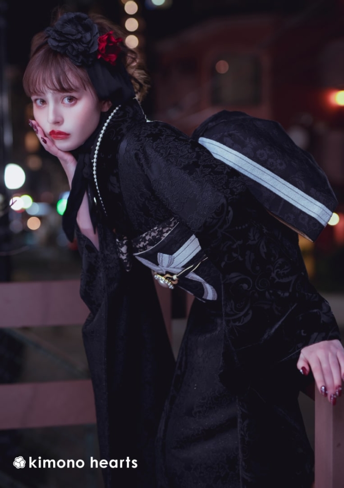 成人式 ゴシック 黒 無地 柄少なめ 加藤ナナ ブリッジマン遊七 南琴奈 ダーク ドーリー ゴスロリ 振袖 洋風 二十歳の集い