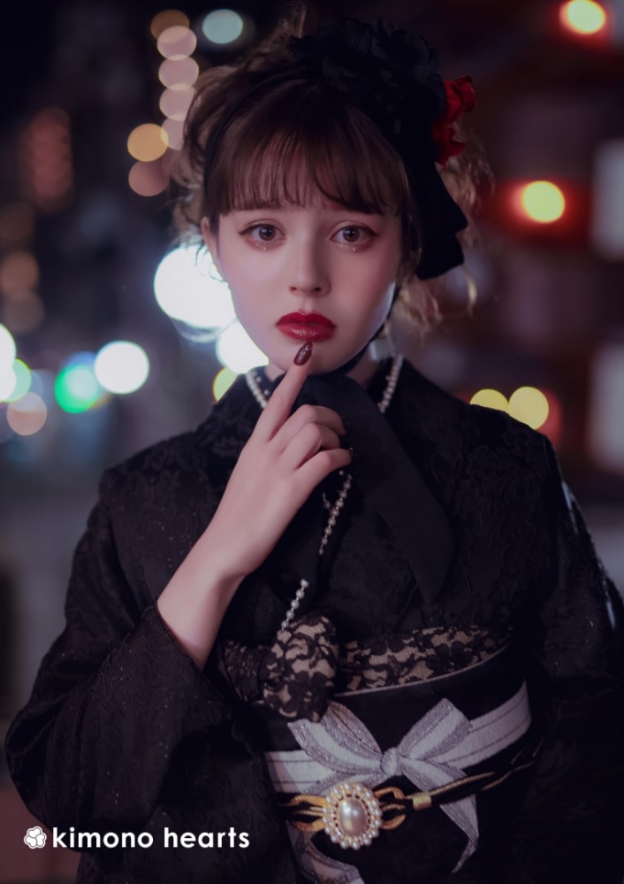成人式 ゴシック 黒 無地 柄少なめ 加藤ナナ ブリッジマン遊七 南琴奈 ダーク ドーリー ゴスロリ 振袖 洋風 二十歳の集い