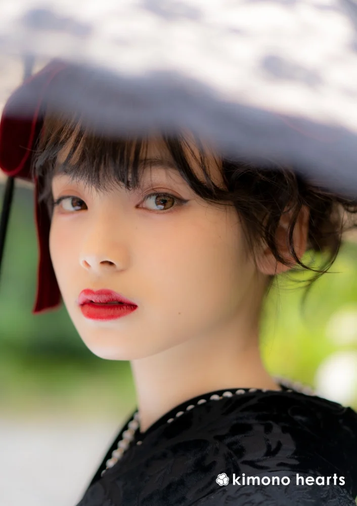 成人式 ゴシック 黒 無地 柄少なめ 加藤ナナ ブリッジマン遊七 南琴奈 ダーク ドーリー ゴスロリ 振袖 洋風 二十歳の集い
