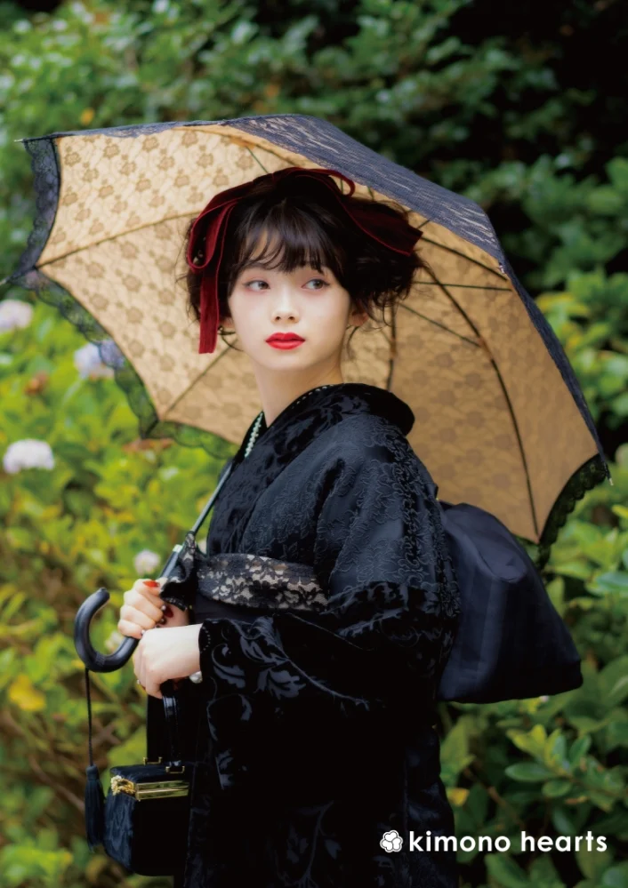 成人式 ゴシック 黒 無地 柄少なめ 加藤ナナ ブリッジマン遊七 南琴奈 ダーク ドーリー ゴスロリ 振袖 洋風 二十歳の集い