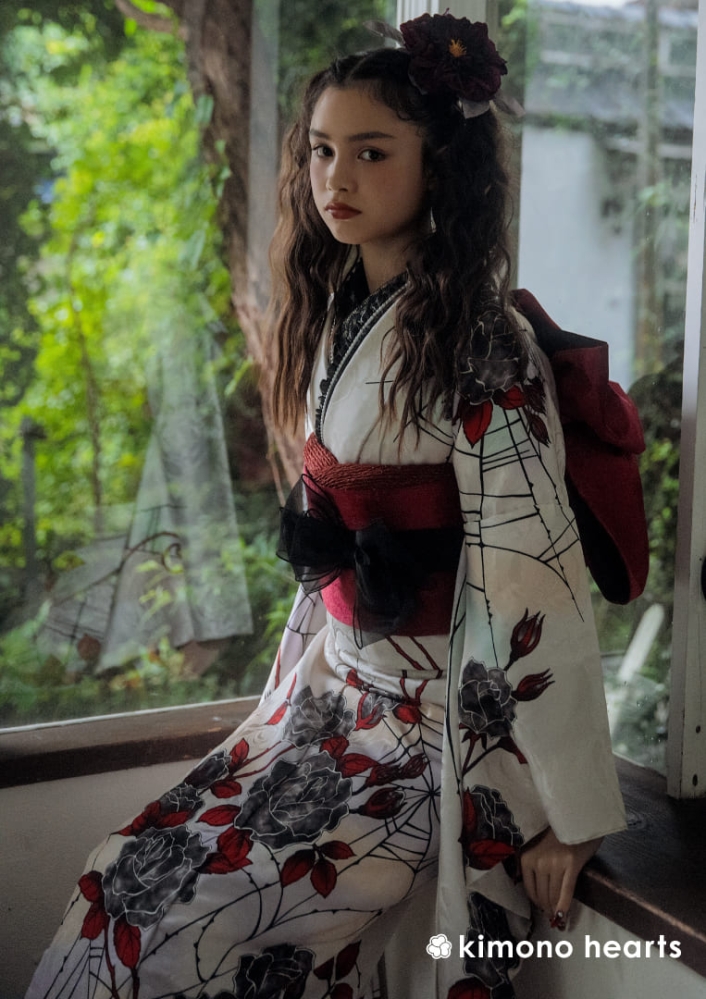 白 モノトーン 薔薇 蜘蛛の糸 ブリッジマン遊七 【キモノハーツ】成人式の振袖レンタル・購入 卒業式の袴レンタル 【ゴシック】 シンプル ロリータ シック ダーク ドーリー ゴスロリ パンク 中世 ドール はたちの集い 最新トレンドのかわいいお洒落な振袖をお安くお得に KH-521