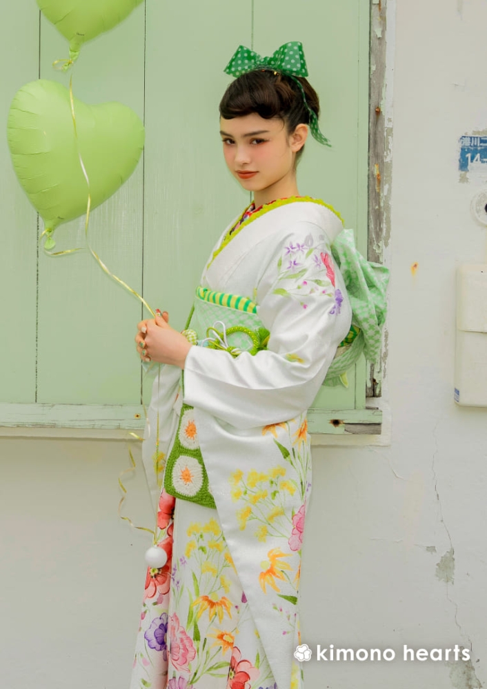 洋風 白 花 ブリッジマン遊七 【キモノハーツ】成人式の振袖レンタル・購入 卒業式の袴レンタル 【レトロモダン】 カラフル 総柄 キッチュ ポップ 個性的 かわいい 昭和 最新トレンドのかわいいお洒落な振袖をお安くお得に KH-567