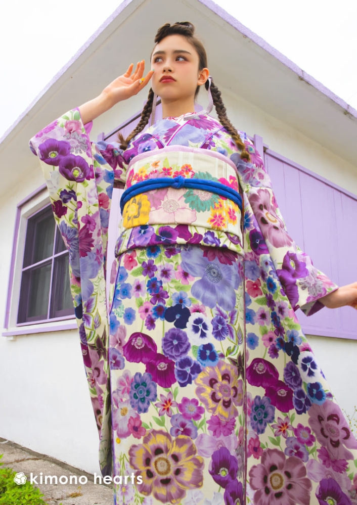 洋風 紫 藤色 小花 ブリッジマン遊七 【キモノハーツ】成人式の振袖レンタル・購入 卒業式の袴レンタル 【レトロモダン】 カラフル 総柄 キッチュ ポップ 個性的 かわいい 昭和 最新トレンドのかわいいお洒落な振袖をお安くお得に KH-560