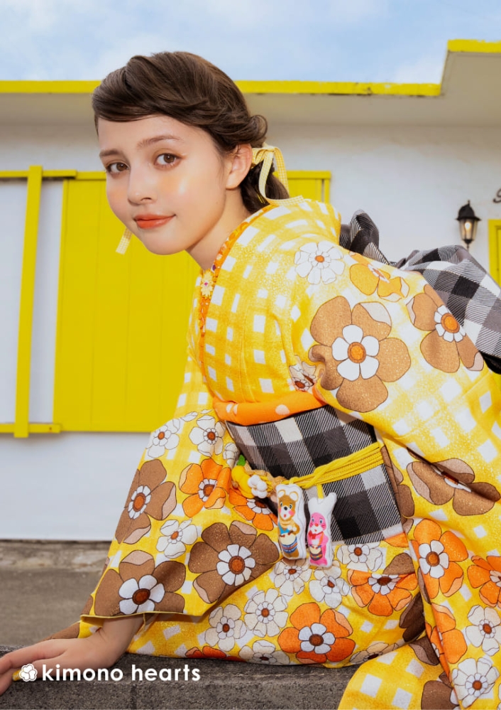 黄 オレンジ ビタミンカラー チェック 花 加藤ナナ 【キモノハーツ】成人式の振袖レンタル・購入 卒業式の袴レンタル 【レトロモダン】 カラフル 総柄 キッチュ ポップ 個性的 かわいい 昭和 最新トレンドのかわいいお洒落な振袖をお安くお得に KH-566