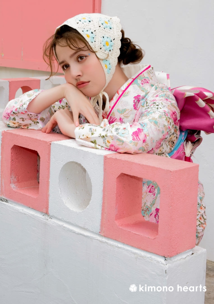 洋風 白 ピンク 小花 加藤ナナ 【キモノハーツ】成人式の振袖レンタル・購入 卒業式の袴レンタル 【レトロモダン】 カラフル 総柄 キッチュ ポップ 個性的 かわいい 昭和 最新トレンドのかわいいお洒落な振袖をお安くお得に KH-568