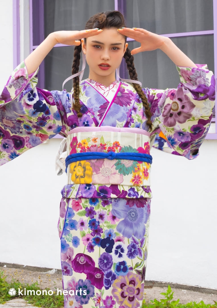 洋風 紫 藤色 小花 ブリッジマン遊七 【キモノハーツ】成人式の振袖レンタル・購入 卒業式の袴レンタル 【レトロモダン】 カラフル 総柄 キッチュ ポップ 個性的 かわいい 昭和 最新トレンドのかわいいお洒落な振袖をお安くお得に KH-560