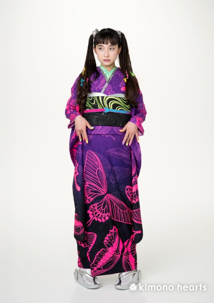 紫 蝶々 ちょうちょ 洋柄 弓ライカ 【キモノハーツ】成人式の振袖レンタル・購入 卒業式の袴レンタル 【ストリートアンドコー】 個性的 派手 ビビッド 奇抜 被らない 珍しい 自由 最新トレンドのかわいいお洒落な振袖をお安くお得に KH-556