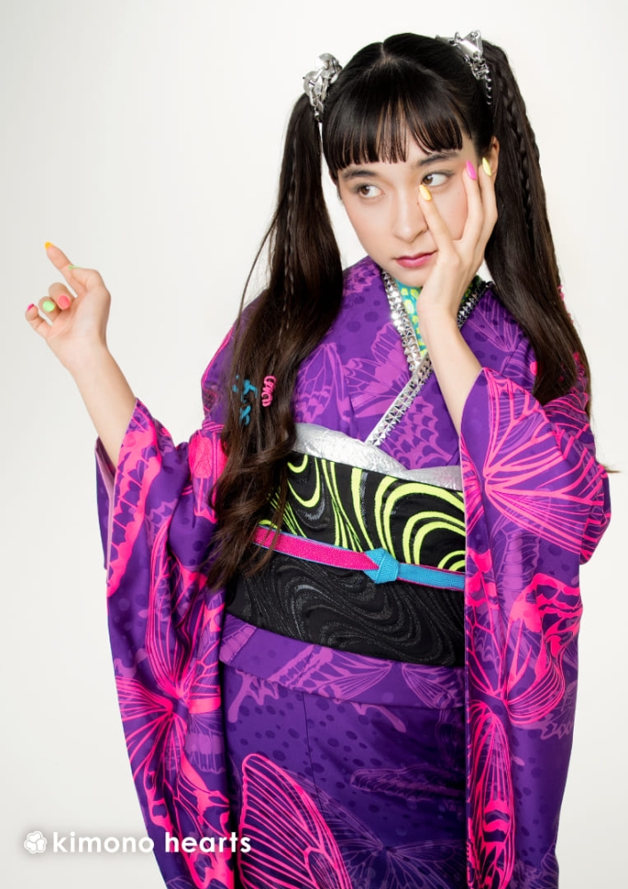 紫 蝶々 ちょうちょ 洋柄 弓ライカ 【キモノハーツ】成人式の振袖レンタル・購入 卒業式の袴レンタル 【ストリートアンドコー】 個性的 派手 ビビッド 奇抜 被らない 珍しい 自由 最新トレンドのかわいいお洒落な振袖をお安くお得に KH-556