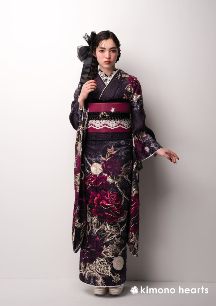 黒　赤　薔薇　洋風　ヴィラットあやめ　【キモノハーツ】成人式の振袖レンタル・購入 卒業式の袴レンタル 【ゴシック】　ロリータ　シック　ダーク　ドーリー　ゴスロリ　パンク　中世　ドール　はたちの集い　最新トレンドのかわいいお洒落な振袖をお安くお得に KH-566