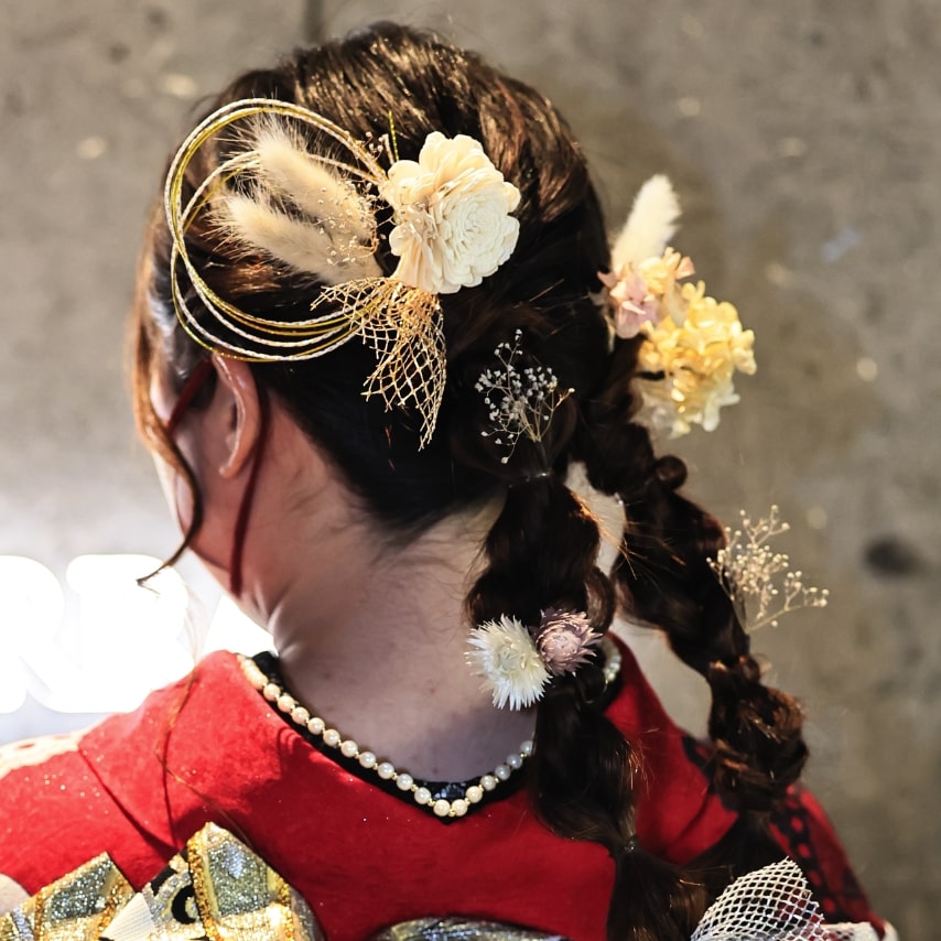 天真爛漫で可愛いツインの玉ねぎヘア。低めの位置から作れば子供っぽくならずおしゃれな印象に。